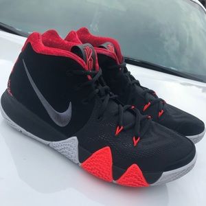 MEN'S NIKE KYRIE 4 BASKETBALL SHOES